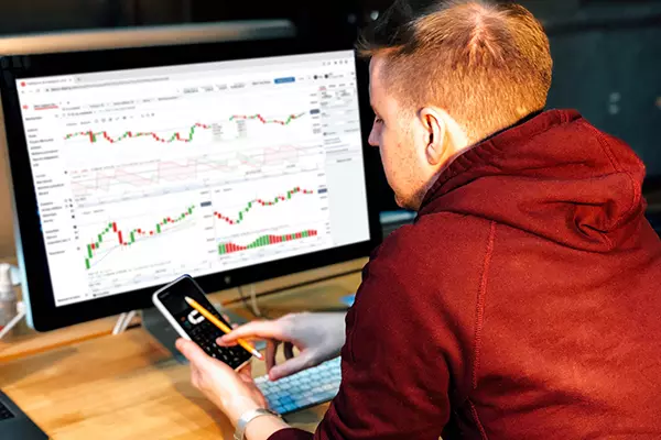  Currency Movements